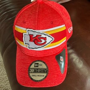 New w/o tags. Fitted youth New Era KC Chiefs hat, size small/medium